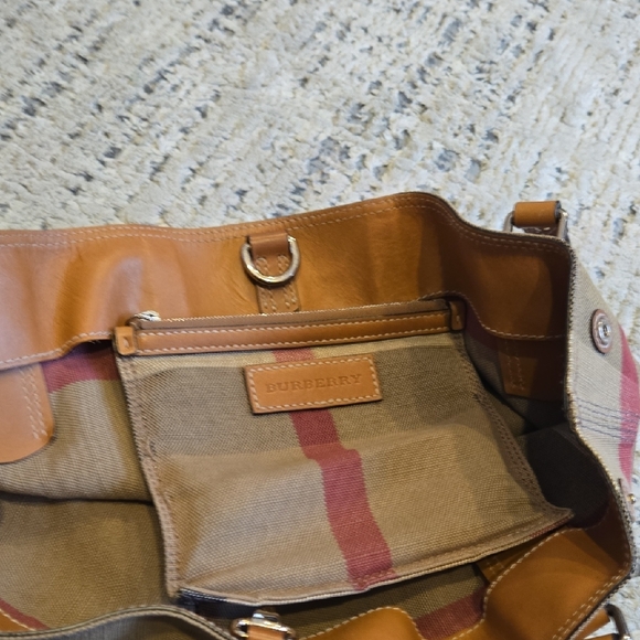 Burberry Women's Medium Maidstone Tote - Picture 7 of 12